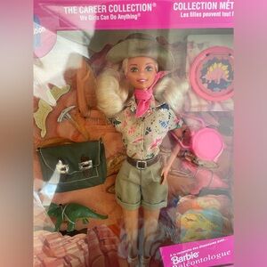 QBarbie Paleontologist - Barbie Career Collection by Mattel 🦖